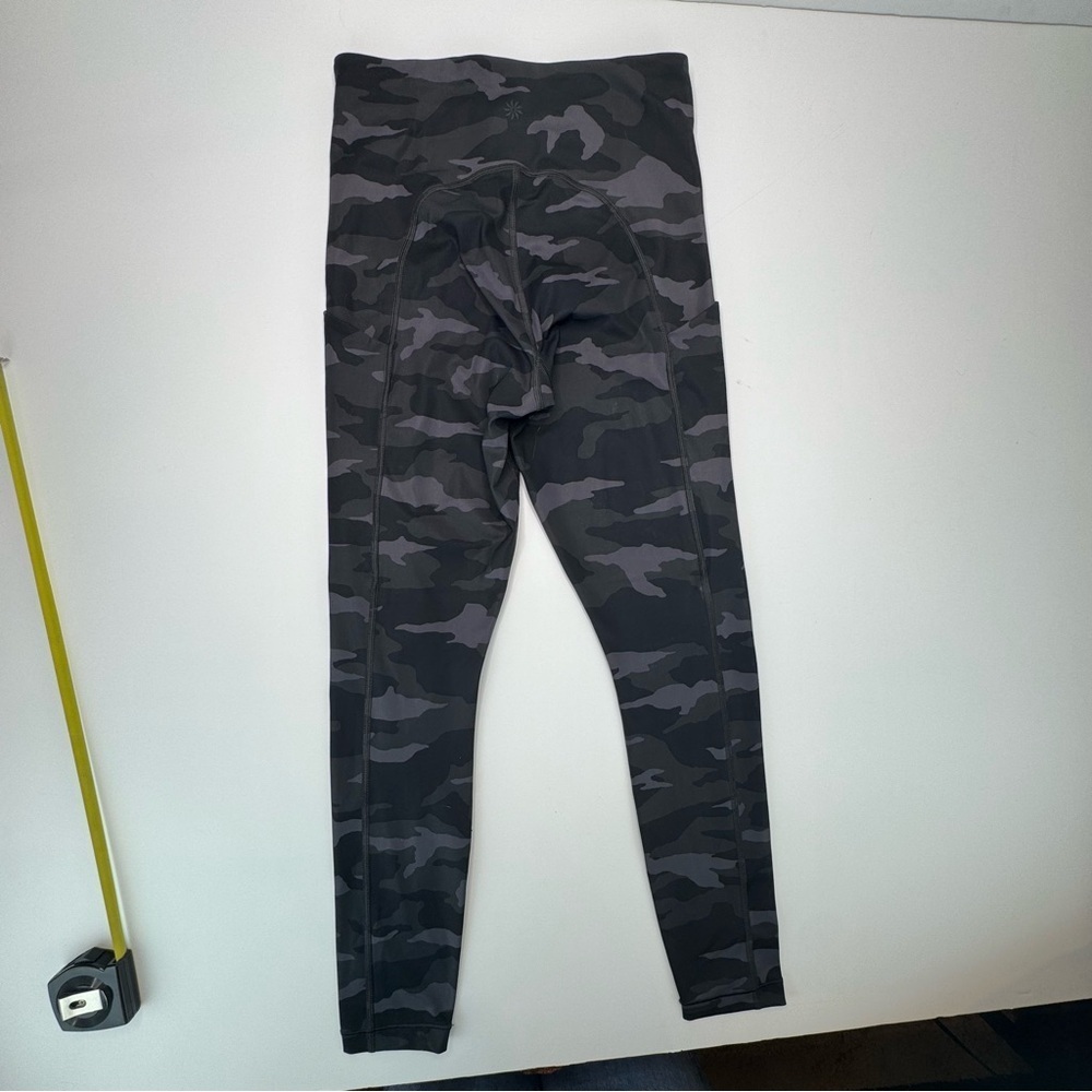 Athleta Ultimate Camo 7/8 Tight Size XS - Picture 10 of 16